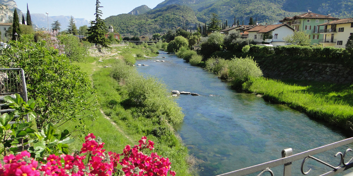 Der Fluss Sarca bei Arco (Trento, Italien) - Autor: K.Weise (bearbeitet)